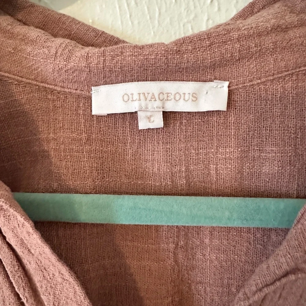 Darling blush pink two piece set 
Olivaceous
Size large​​ - Picture 5 of 10